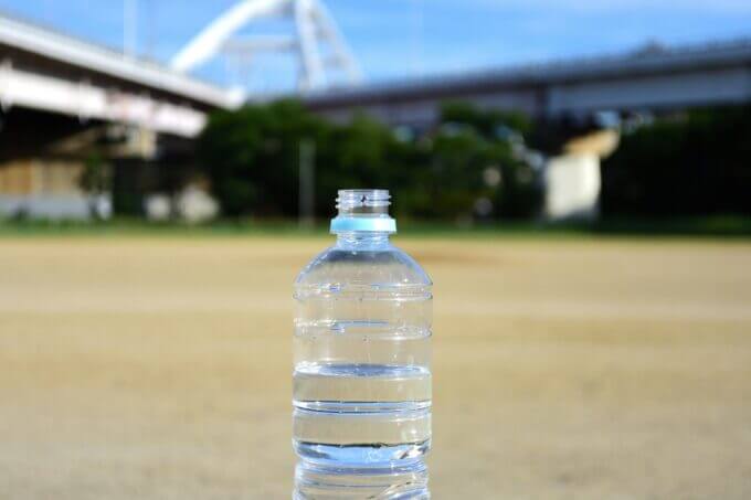 ペットボトルの水
